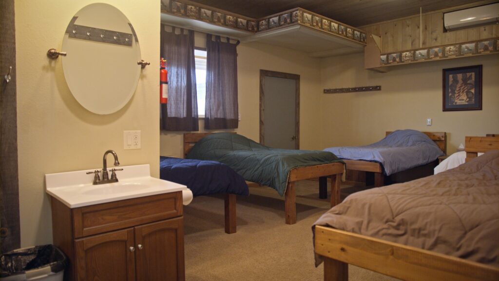 Photo of beds in downstairs bedroom #1 at Ringnecks Lodge.
